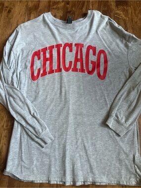 wild fable Gray Long-Sleeve Tee with Red CHICAGO Print